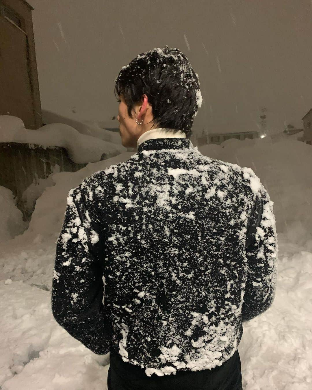 武内秀龍さんのインスタグラム写真 - (武内秀龍Instagram)「Never seen my hometown is like this, 123cm snowfall since 1986🙄 and I introduced TOPBOY to my bro now he’s into it so much, SAFE xx」1月9日 20時57分 - __hidetatsu__