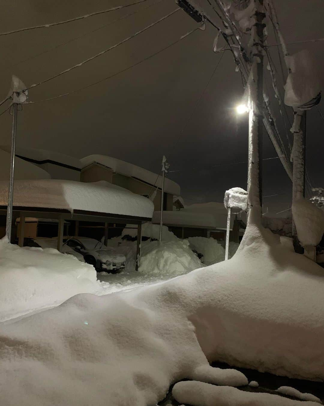 武内秀龍さんのインスタグラム写真 - (武内秀龍Instagram)「Never seen my hometown is like this, 123cm snowfall since 1986🙄 and I introduced TOPBOY to my bro now he’s into it so much, SAFE xx」1月9日 20時57分 - __hidetatsu__