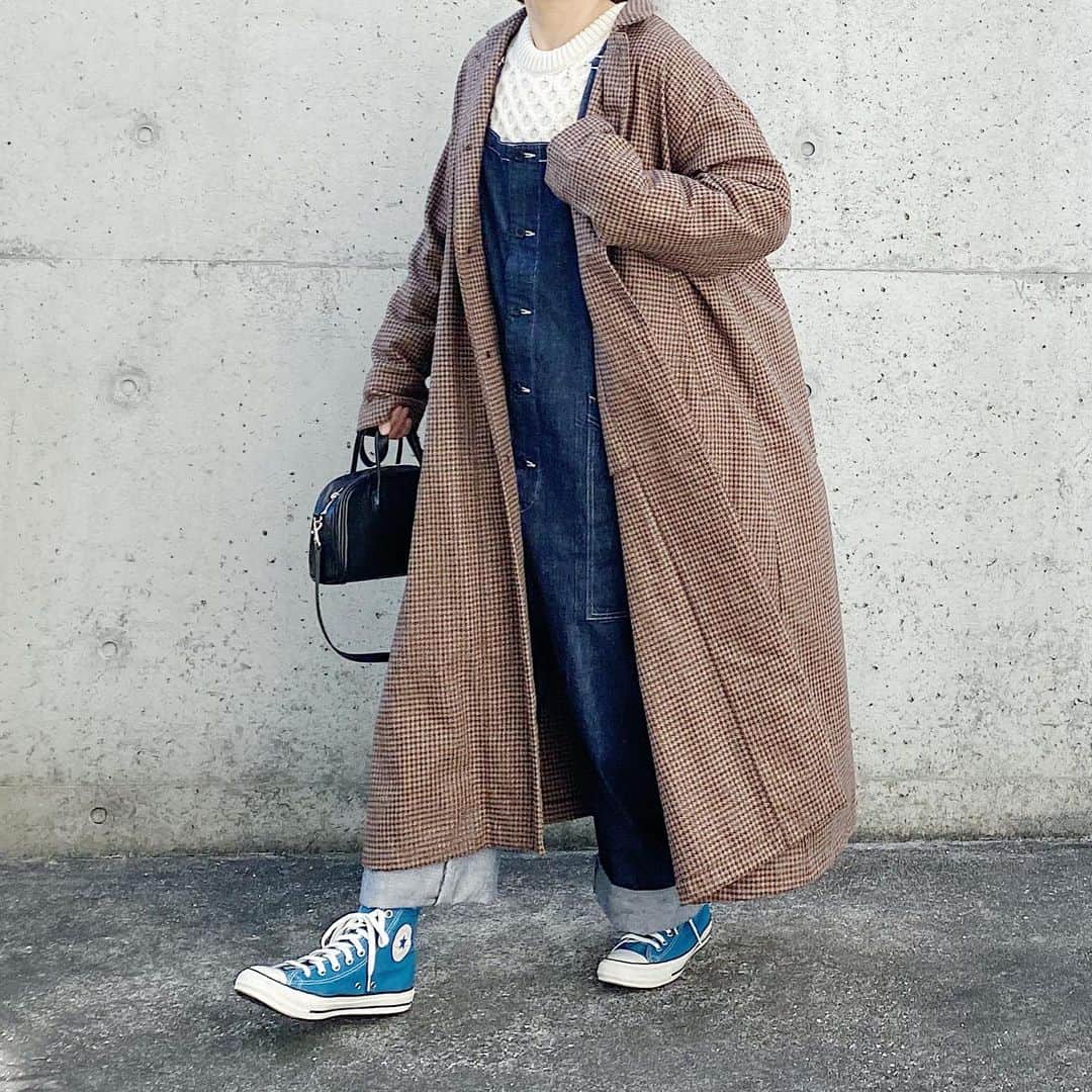 ryokoさんのインスタグラム写真 - (ryokoInstagram)「▪︎ . オーバーオールコーデ 寒いのでインナーたくさん着込みました。 . . . . overalls #harvesty knit #llbean  coat #harvesty shoes #converse  bag #artsandscience」1月9日 20時59分 - ryo___ka
