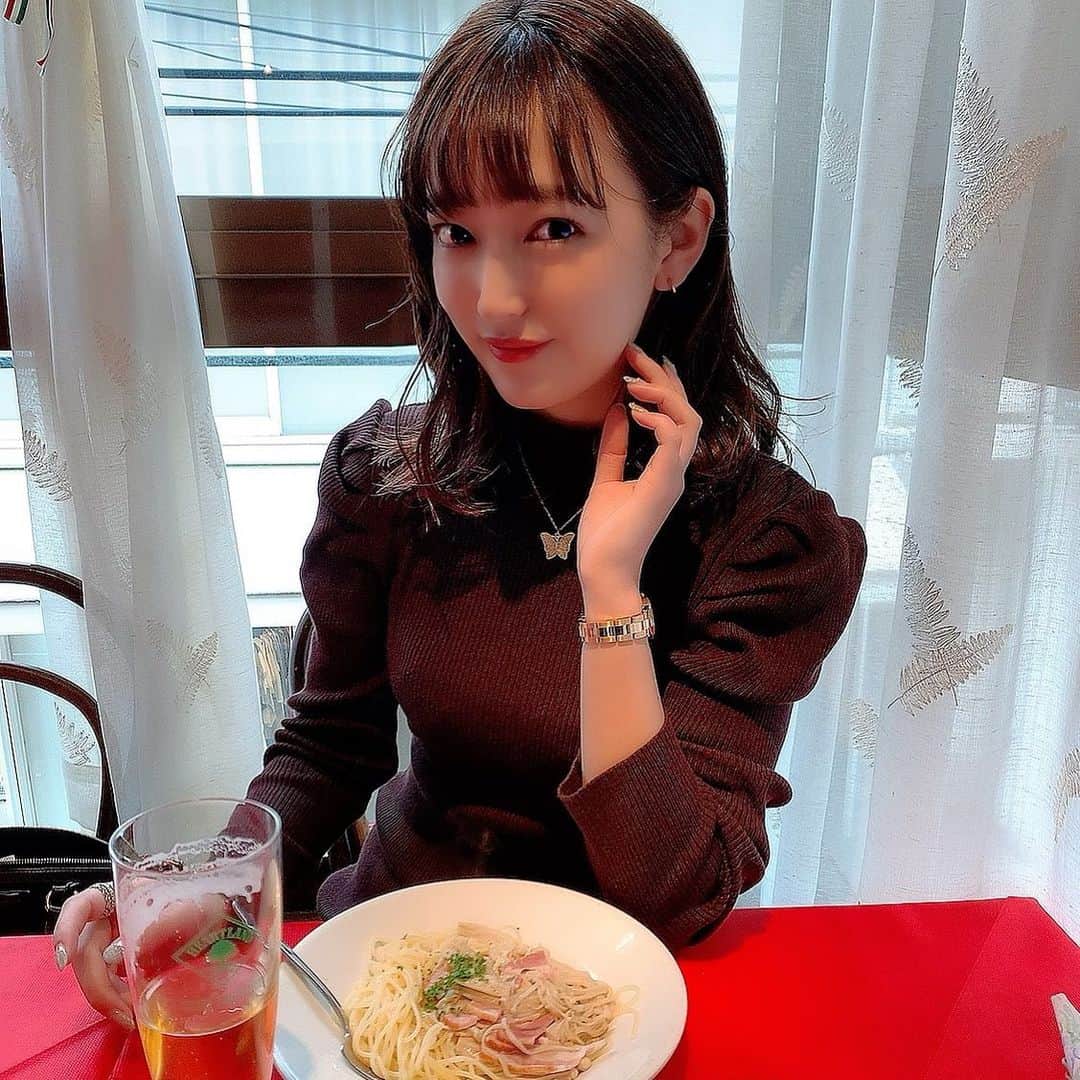 中村優香のインスタグラム：「𓊆new item𓊇  Daniel Wellington様から時計とピアスをいただきました♡時計が壊れかけてたからすごい良いタイミング( ‾ʖ̫‾)  新しい年を新しいアクセサリーで迎えられて幸せです ◡̈*さりげないピアスもお気に入りꕀ♡˒˒  新年何か買いましたかー？」