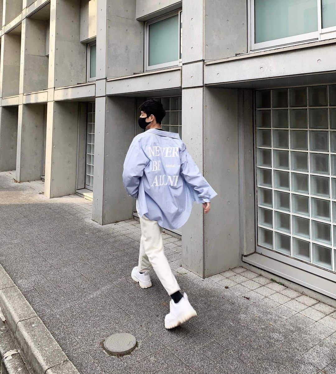 のインスタグラム：「It's getting colder,so please take care of yourself. Stay safe.」