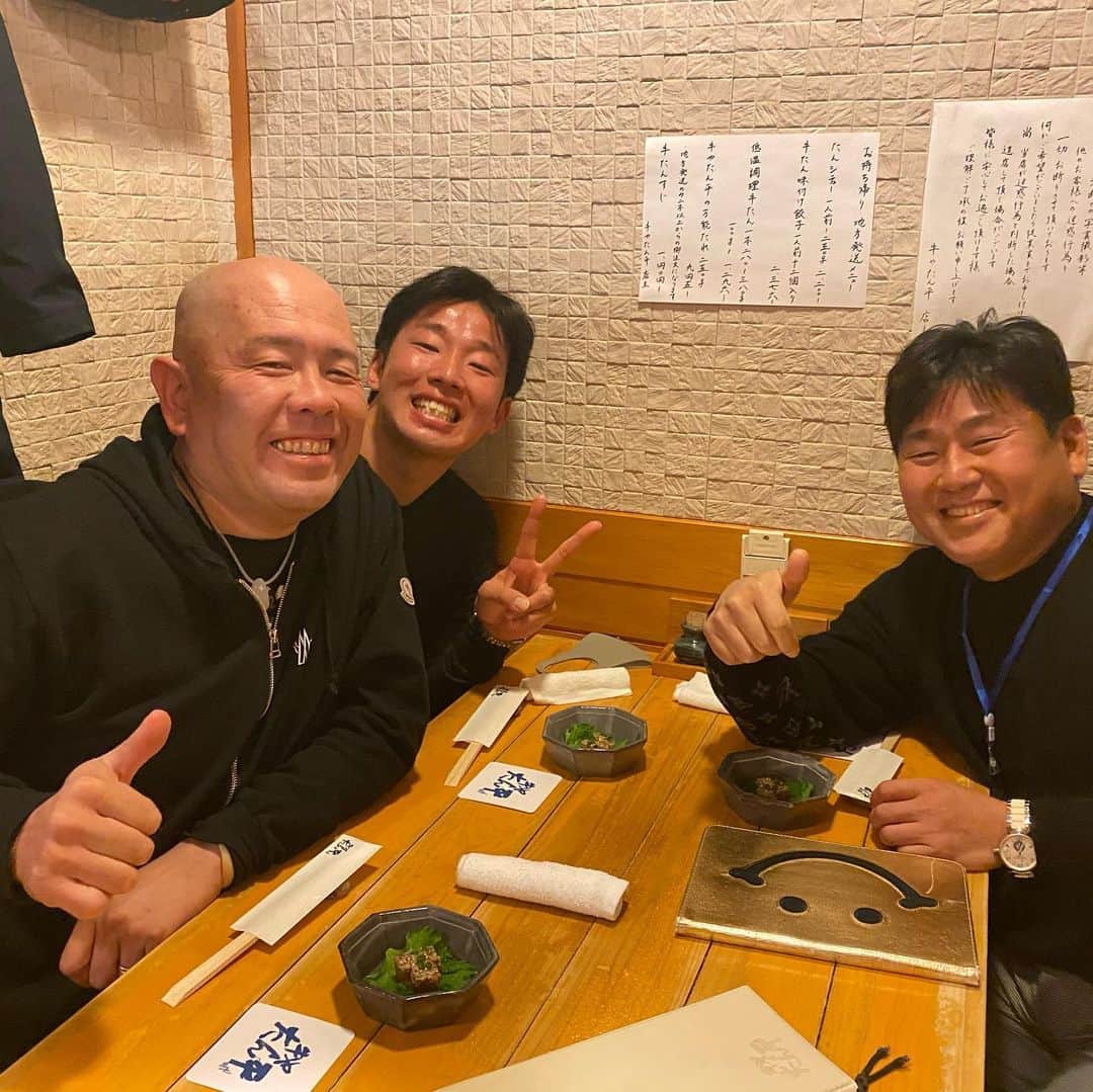 小田幸平のインスタグラム：「今日はチョレイとフクとたん平へ。めちゃくちゃ美味しかった。#神戸市#三宮#たん平#三菱重工west#読売ジャイアンツ#中日ドラゴンズ#はげch」