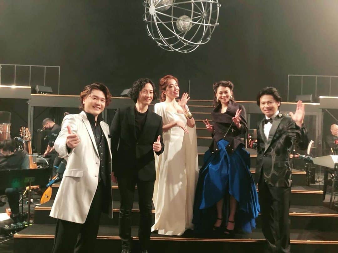 小柳ゆきのインスタグラム：「沢山のお客様の拍手。 とっても身に染みました🥲  有難うございました✨  あと二日間も精一杯歌わせて頂きます！」