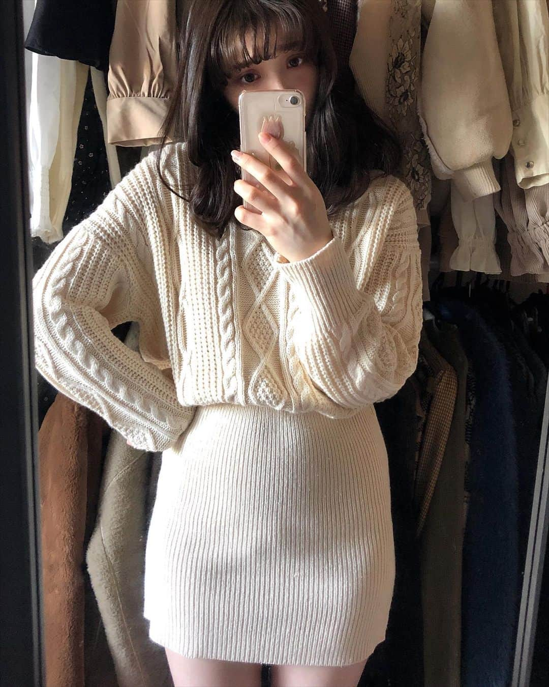 新田湖子さんのインスタグラム写真 - (新田湖子Instagram)「yarn white knit dress 🥂  1/13 発売 ♡  まだまだ1月は発売されるのでお楽しみに..💫   #lelaccolor」1月9日 21時26分 - coconitta0809