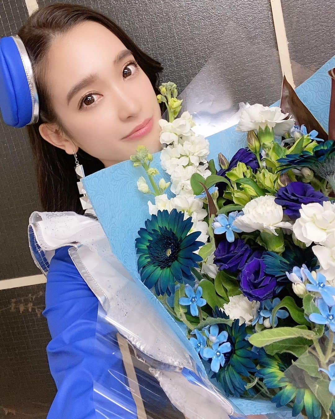 のインスタグラム：「2020 KOBELCO GIRLS卒業💐✨ 本当に有り難うございました💙💙  #racequeen #rq #kobelco #kobelcogirls #sard #レースクイーン #サード #コベルコ #コベルコガールズ #卒業」