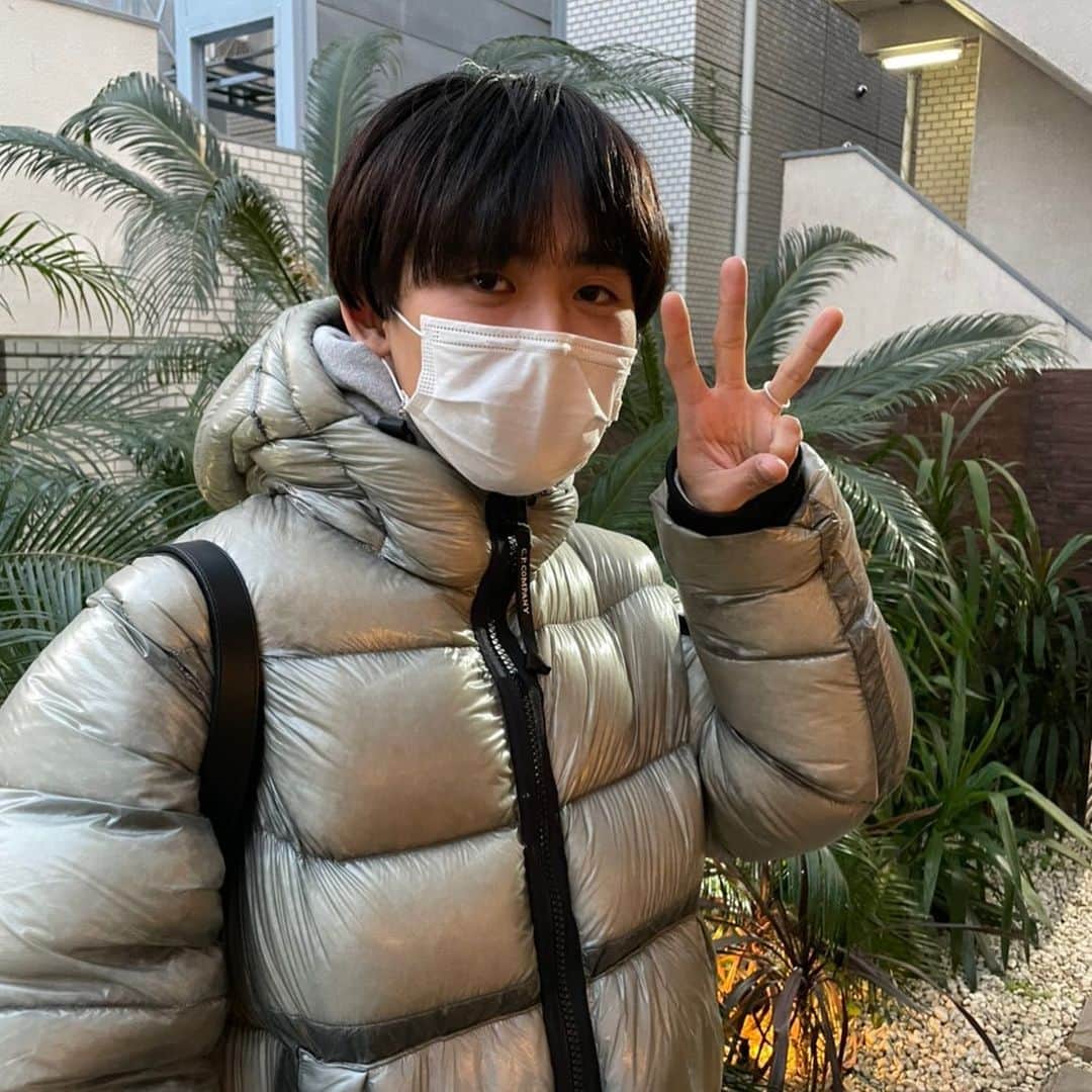 オカモトレイジのインスタグラム：「本日30歳になりました。 みなさん、お祝いのメッセージありがとうございます！ 今年もたくさん勉強して頑張るレイジになります😙」