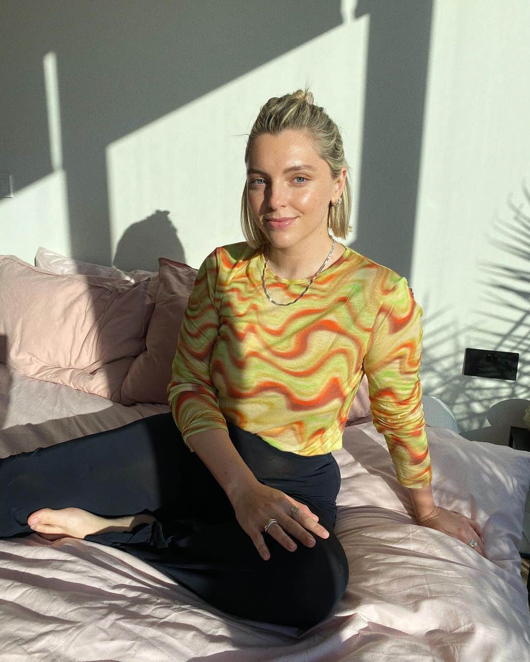 Estée Lalondeのインスタグラム：「Wavy baby 🥴」