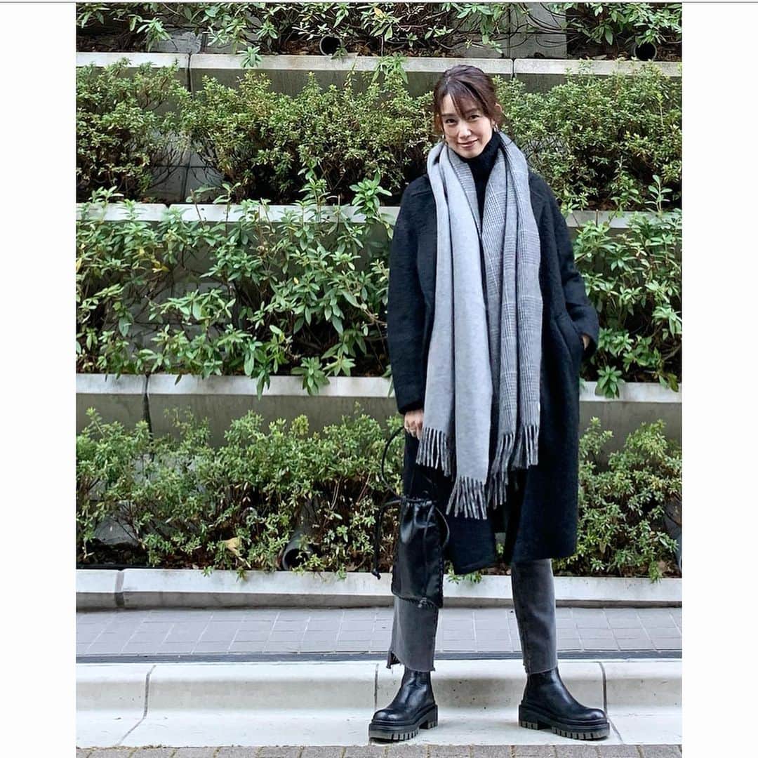 のインスタグラム：「* * 先日のお洋服 * 今日は1日 1歩も外に出ず * 朝ごはん作って 昼ごはん作って 書類の整理して 晩ごはん作ったら 1日終わってしまった…😅 * #stateofmind #uniqlou #mother #deuxiemeclasse #joshuaellis #vasic #zara #アメブロ更新しました」