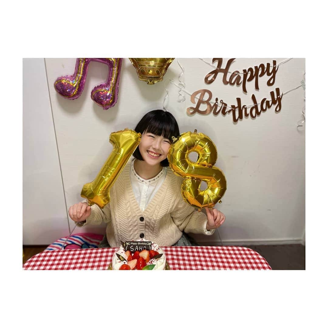 田中咲帆のインスタグラム：「18歳になりました！  たくさんのお祝いコメントなどありがとうございます☺️  YouTube配信もありがとうございました！  作ったケーキの写真も載せておくね☺️  楽しい18歳にするぞぉー！  明日の14:00からSHOWROOM配信します😘  お時間あったらみに来てください🙇‍♀️  #るんるん」