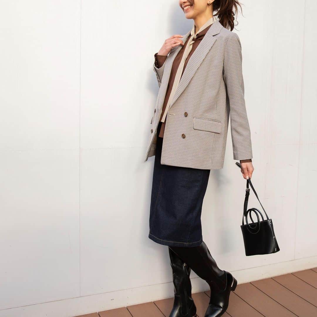 NARACAMICIE Japanさんのインスタグラム写真 - (NARACAMICIE JapanInstagram)「.﻿ Recommended styling﻿ ﻿ Bicolor Bow-tie Blouse﻿ 品番：10-02-01-025﻿ ﻿ ▶️WINTER SALE MAX50%OFF!! オンラインストアではSALE価格から更に10%OFF!﻿ プロフィールURLからチェックしていただけます✨﻿ ﻿ #naracamicie #fashion #2020aw #2020秋冬 #秋冬 #ブラウスコーデ #ブラウス #ボウタイブラウス #カジュアル #カジュアルコーデ #カジュアルファッション #ナラコーデ #大人カジュアル #大人カジュアルコーデ #大人コーデ #大人コーディネート #上品カジュアル #上品コーデ #上品 #上品スタイル #大人フェミニン #フェミニン #オンオフ #きれいめカジュアル #きれいめコーデ #きれいめファッション #大人きれいめコーデ #大人きれい #お仕事コーデ #きちんと見え」1月9日 21時30分 - naracamicie_jp