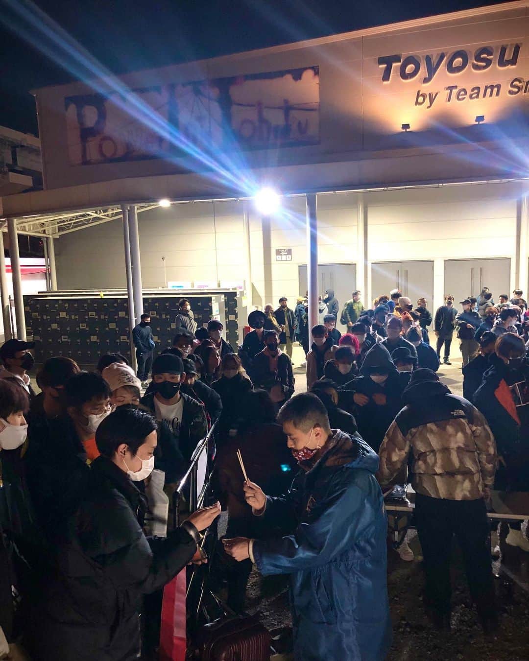 ZEN-LA-ROCKのインスタグラム：「鎮さんお疲れ様でした‼️‼️‼️ 判定俺的にはう〜んんん🤔 そんな人生初のバトル観戦っ 皆様お疲れ様DEF🙏🏽🎍 . . . #鎮座dopeness #kok2020」