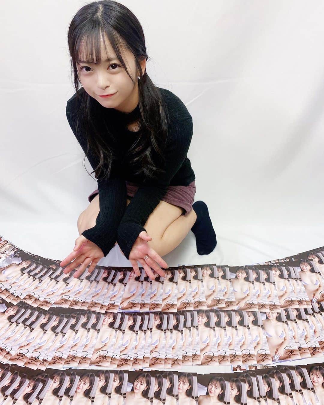 松田つかさのインスタグラム：「.  いよいよ明日は2nd DVDの発売記念イベントです！ こんなご時世の中、絶対に来てほしいって言いづらい のですが、それでも来てほしいです… わがままでほんとにごめんね( ; ᴗ ; ) 大切にしてもらえるような来場者特典も用意して 秋葉原でまってます📢 明日18:00、秋葉原の書泉ブックタワー集合ね！  ﻿❤︎＿＿＿＿＿＿＿＿＿＿  ▼イベント 1/10 18:00〜　2nd DVD発売記念イベント@秋葉原書泉ブックタワー 1/17　フレッシュsession撮影会 1/24　ZOOM個撮［満枠］  ▼DVD 『Sweet Temptation -甘い誘惑-』発売中 🆕『禁断の約束』発売中  ▼雑誌 12/16　ドカント 12/17　グラビアガールズ 12/26　EX MAX！「純白ビキニーズ」  ▼その他 VR『apartment Days!（act1.act2）』発売中 デジタルDVD写真集『競これ』発売中 『ラブポップグラビア』掲載中  ＿＿＿＿＿＿＿＿＿＿❤︎ #グラビア #インスタグラビア #エロ #自拍 #性感 #萌 #偶像 #扎心了 #selfie #me #sexyhot #japanesegirl #animegirl #pinupgirl #cosplay #sexy #instagravure #셀카 #셀피 #셀카그램 #셀피그램 #얼스타그램#일본사람 #오늘의훈녀 #셀커샷 #셀카놀이 #좋아요 #좋아 #사진 #เซ็กซี่」
