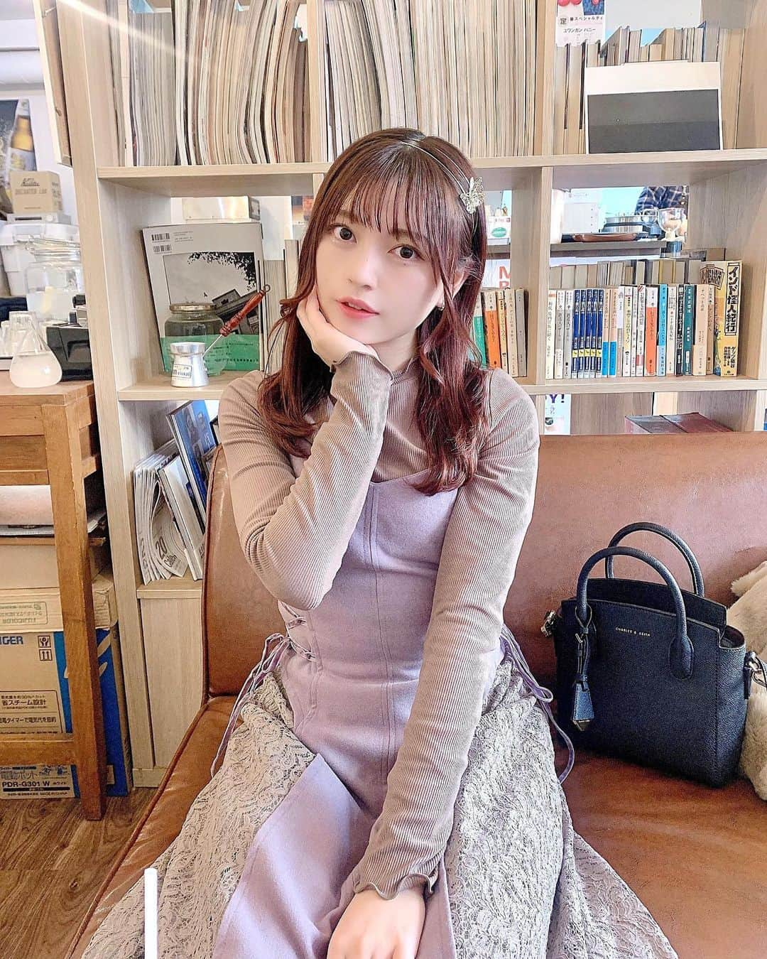 廣川奈々聖さんのインスタグラム写真 - (廣川奈々聖Instagram)「お洒落はいつでもたのしい 〜🦋🤍 ﻿  ﻿ ﻿ #ななせのふく#休日#カフェ巡り#カチューシャヘア#韓国風ヘア#レイヤードコーデ#バタフライアクセサリー#lilybrown#ootdfashion」1月9日 21時43分 - nanaseven7_u_u