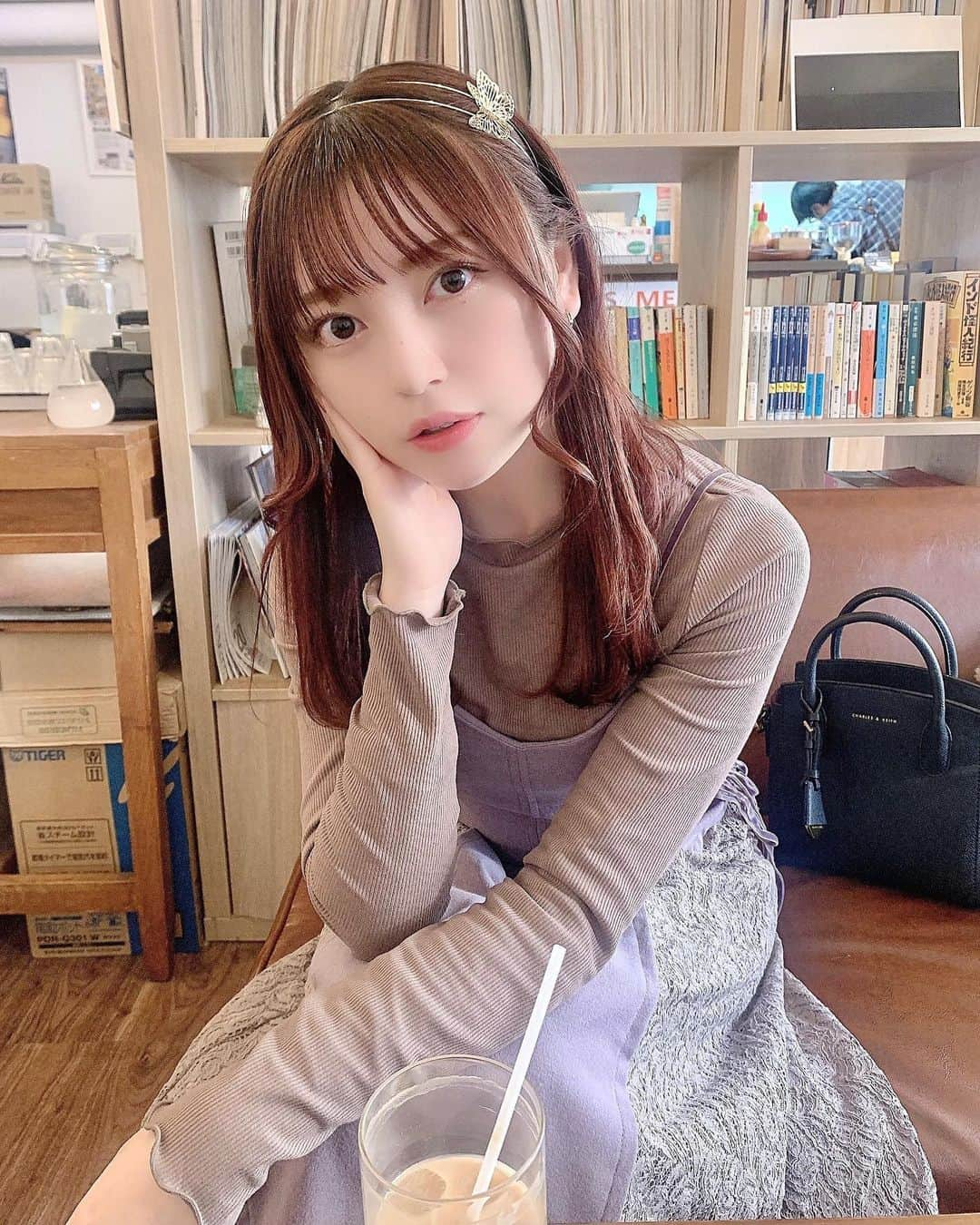 廣川奈々聖さんのインスタグラム写真 - (廣川奈々聖Instagram)「お洒落はいつでもたのしい 〜🦋🤍 ﻿  ﻿ ﻿ #ななせのふく#休日#カフェ巡り#カチューシャヘア#韓国風ヘア#レイヤードコーデ#バタフライアクセサリー#lilybrown#ootdfashion」1月9日 21時43分 - nanaseven7_u_u