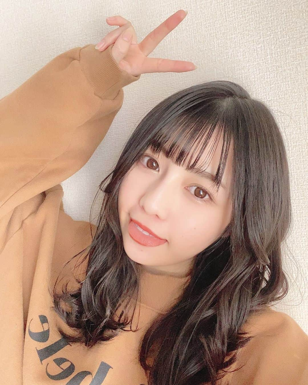 西本莉美のインスタグラム：「べー👅」