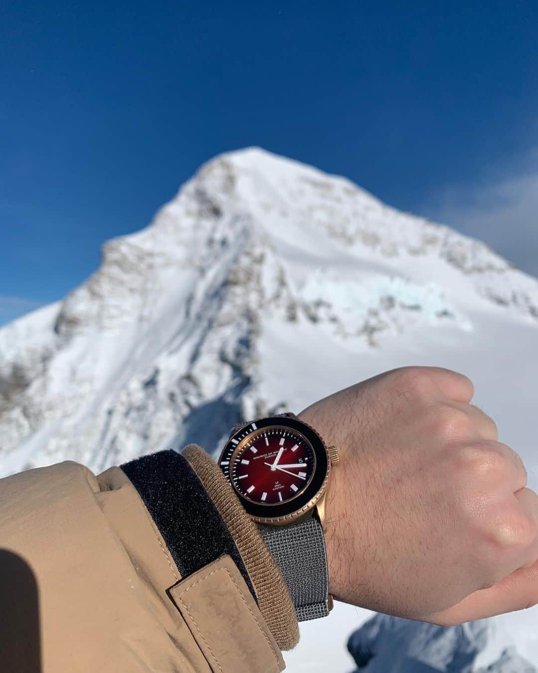 Maurice De Mauriac Zurichさんのインスタグラム写真 - (Maurice De Mauriac ZurichInstagram)「Let‘s start the #newyear with a new vision. And there is no better way than do it @jungfraujochtopofeurope  ❄️☃️🤍 Currently the MdM Family is in #wengenswitzerland to work out the plan for #2021  A lot of things coming!✨ #MauriceDeMauriac #newthings #inthemaking #brainstorming」1月9日 21時37分 - mauricedemauriac