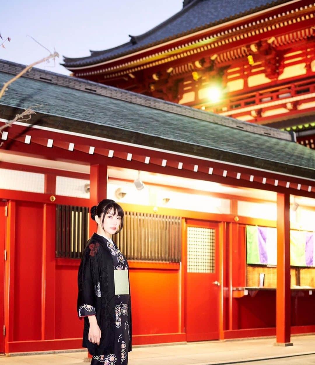 街子さんのインスタグラム写真 - (街子Instagram)「いつかの冬の浅草散歩。  #浅草 #浅草寺 #着物 #お散歩  #kimono」1月9日 21時40分 - machiko801