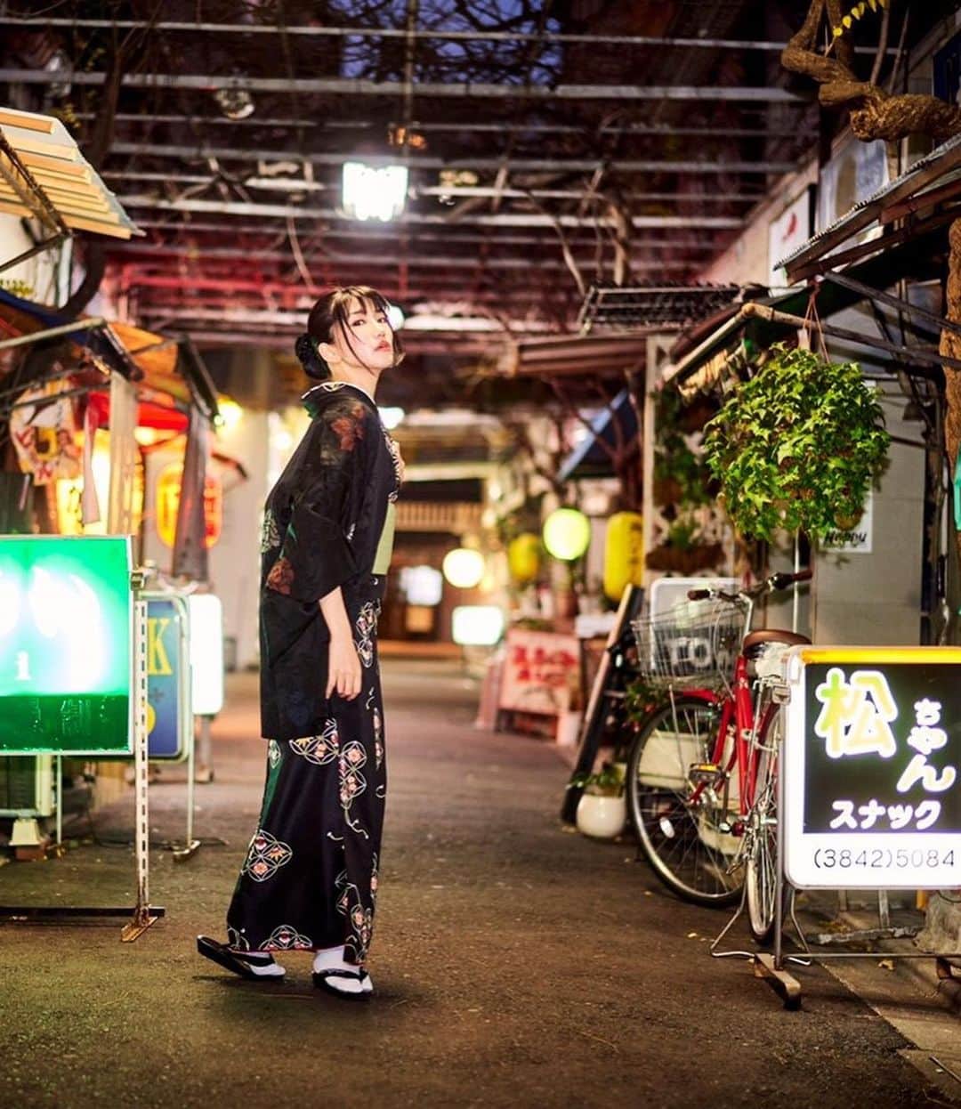 街子さんのインスタグラム写真 - (街子Instagram)「いつかの冬の浅草散歩。  #浅草 #浅草寺 #着物 #お散歩  #kimono」1月9日 21時40分 - machiko801