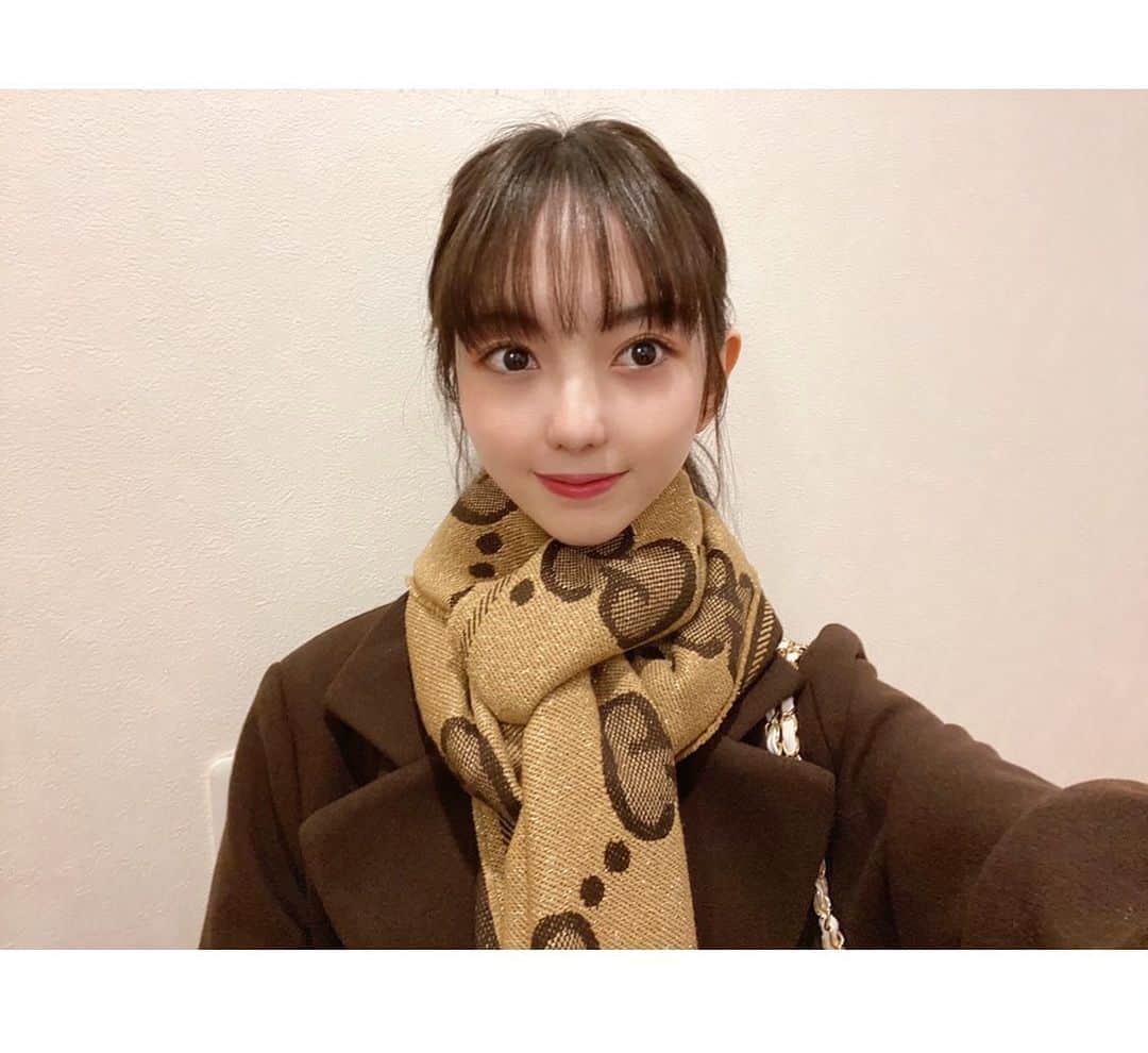 漆畑瑠菜のインスタグラム：「最近寒すぎる🥺 明日も楽しみだ︎︎︎︎︎☺︎ ・ #gucci#lilybrown#dazzlin #マフラー#コート#寒い#福袋#ミラノ巻き  #明日は#成人式#だった #髪切ろうか迷う」