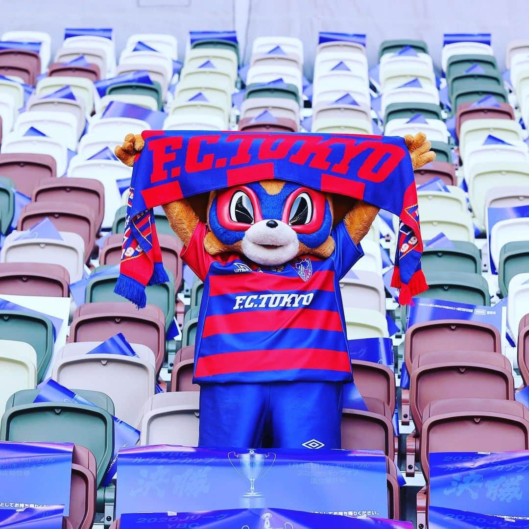 FC東京オフィシャルグッズさんのインスタグラム写真 - (FC東京オフィシャルグッズInstagram)「🔵🏆2020 J.LEAGUE YBC Levain CUP WINNERS🏆🔴 いつもパワーをくれる青赤なタヌキに不可能はない。 #東京ドロンパ もおめでとう。 @fctokyoofficial #ルヴァンカップFINAL #ルヴァンカップ  #FC東京 #fctokyo #tokyo」1月9日 21時43分 - fctokyoofficial