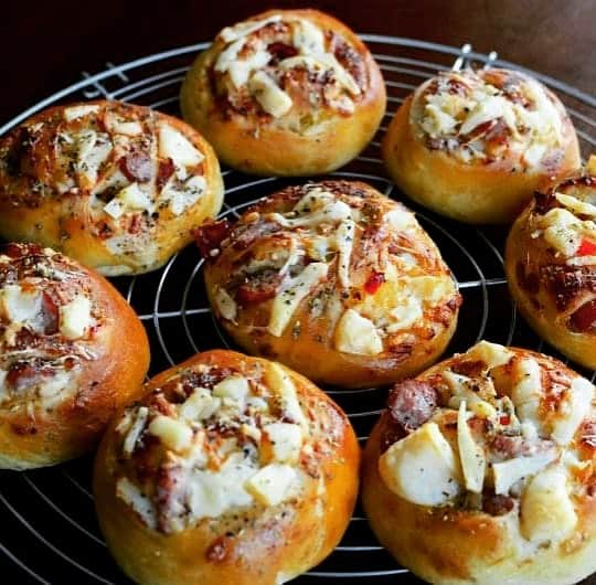 Rie's Healthy Bento from Osloのインスタグラム：「Weekend rolls with black truffle pork sausage and Italian cheese Provolone Piccante #homebaked #bread #provolonecheese #provolonepiccante #パン#パン好き #homemade #brød」