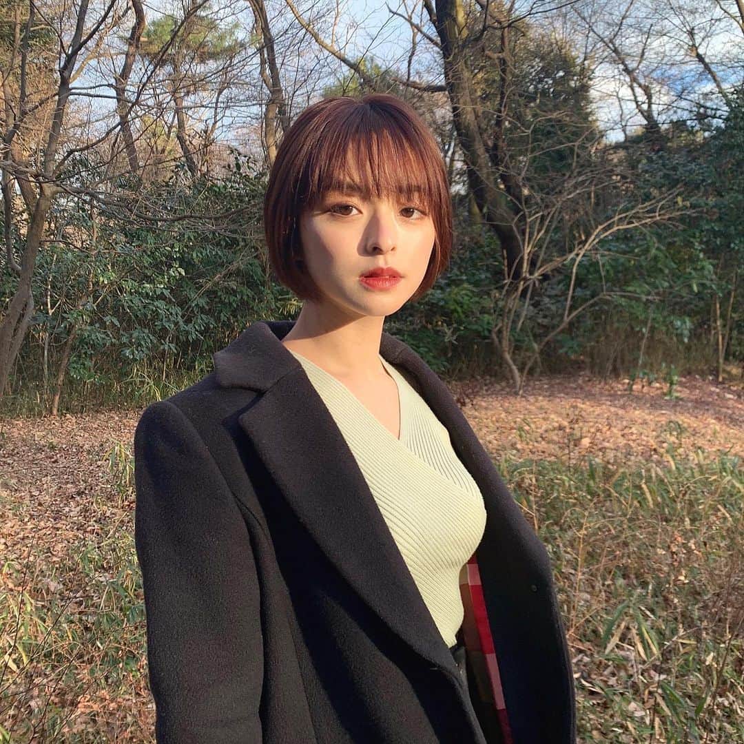 かおりのインスタグラム：「・ ・  最近ほんと寒いね❄️  みなさん 体調やコロナ等お気をつけください🙇‍♀️  #アンニュイ　#ノーマルカメラ」