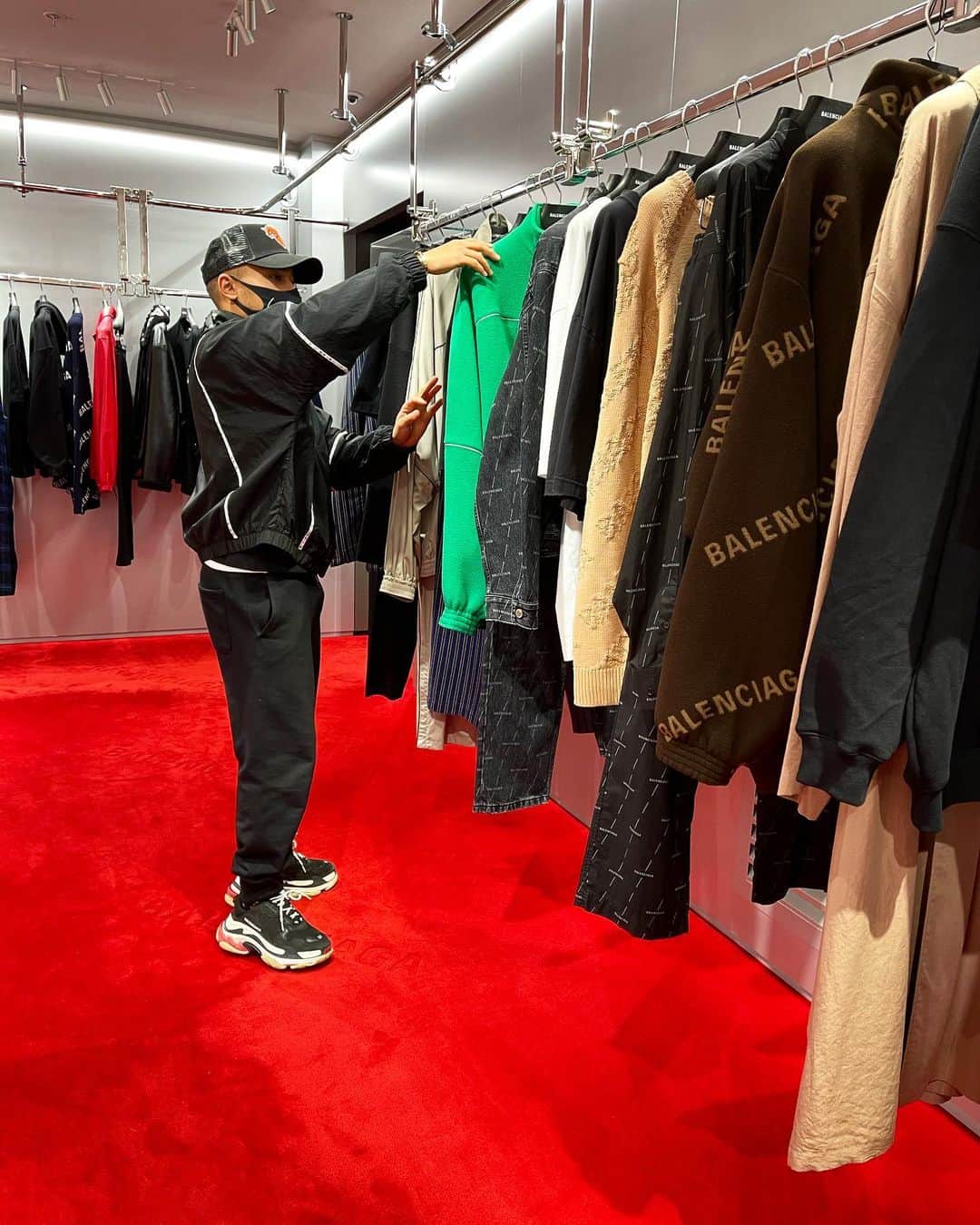フローラン・アモディオのインスタグラム：「Le shopping ses raisons que mon banquier ignore...🙄」