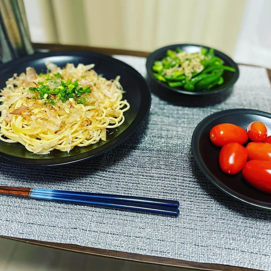 沢村玲/REIさんのインスタグラム写真 - (沢村玲/REIInstagram)「今日はcookpadから"ツナと玉ねぎのにんにく醤油パスタ"と"じゃこピーマン"を作ったよん！  三連休のおうち時間はオンラインライブのアーカイブと料理で過ごそうぜー！😊  #ワンエン  #ONOXmasLive #おうちごはん  #料理男子  #料理上手になりたい  #cookpad  #みんなアーカイブ何回みた？」1月9日 21時48分 - rei.sawamura_official