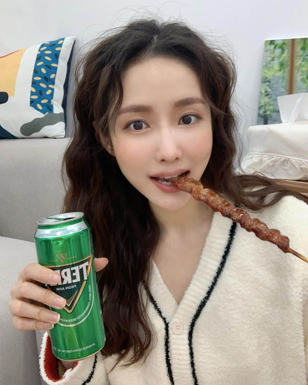 ガン・ヒョンギョンさんのインスタグラム写真 - (ガン・ヒョンギョンInstagram)「오늘 잠깐 밖에 볼일 있어 나갔다가 바지락술찜이 너무 먹고싶어서 염통이랑 포장해서 들어왔는데 말이죠 메인은 술찌이였는데 염통이 너무 맛있어서 조금 시킨 걸 굉장히 후회중이에요.. (주문 했는데 배달지연으로 취소 됐어요🥲) 불닭이나 끓여먹어야짓..🔥 우리 바니동지들은 오늘 야식 뭐 먹었어유」1月9日 22時01分 - babebani