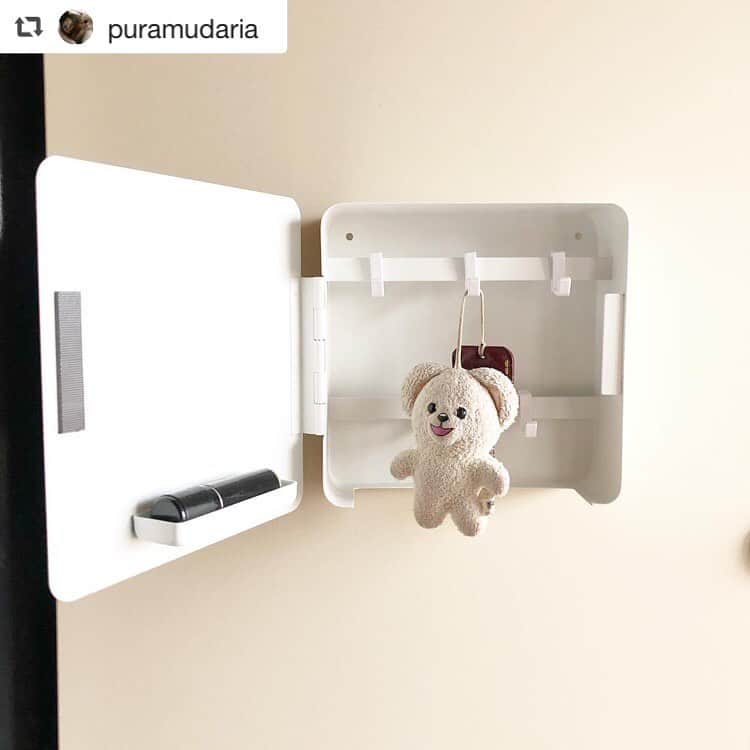 FABIAさんのインスタグラム写真 - (FABIAInstagram)「@puramudariaさん、ご紹介ありがとうございます♪  #repost @puramudaria   . マグネットキーフックで 玄関まわりがスッキリ！ . 強力なマグネットで玄関扉にピタッと密着 するので傷付ける心配もありません。 . 印鑑トレー付きなのも嬉しい。 . シンプルで実用的な『YAMAZAKI』は便利な 商品がたくさんあっていろいろ欲しくなっちゃう。 . @northmall_com で購入できます。 . ノースモールオープン記念大感謝祭開催中！ ①新規会員登録で送料無料。 ②お買い物した方全員に30%相当のポイント還元。 キャンペーンの詳細は公式アカウントのプロフィールをチェック。 . ＊*.‥..NEWS..‥.*＊ ふたつのフォトコンテスト開催中！ ①手料理フォトコンテスト。 ②ペットフォトコンテスト。 詳しくは投稿をチェック。 . https://www.northmall.com .  #ノースモールサイト  #ノースモール#northmall #ノルタク #インテリア #シンプルインテリア  #インテリアショップ  #暮らしの道具  #暮らしを楽しむ #丁寧な暮らし #上質な暮らし  #雑貨 #インテリア雑貨 #生活雑貨  #お洒落雑貨  #北欧インテリア #玄関収納 #玄関  #キーフック #鍵の置き場所」1月10日 8時56分 - northmall_com
