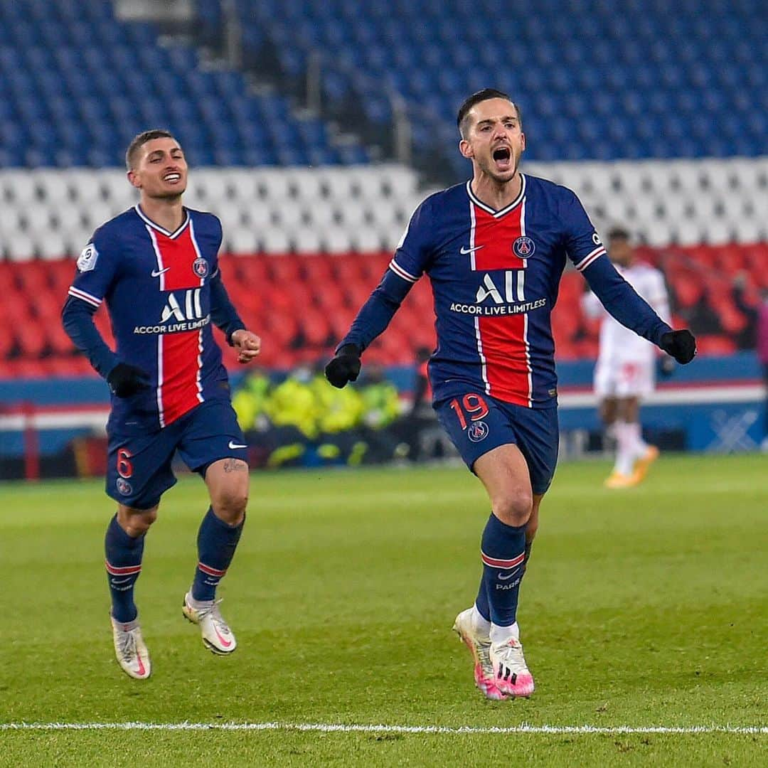 パブロ・サラビアさんのインスタグラム写真 - (パブロ・サラビアInstagram)「➕3️⃣ Happy to 🔙 😄⚽️🔴🔵 #paris #psg #allezparis #icicestparis #ligue1 #ps19」1月10日 7時23分 - pablosarabia92