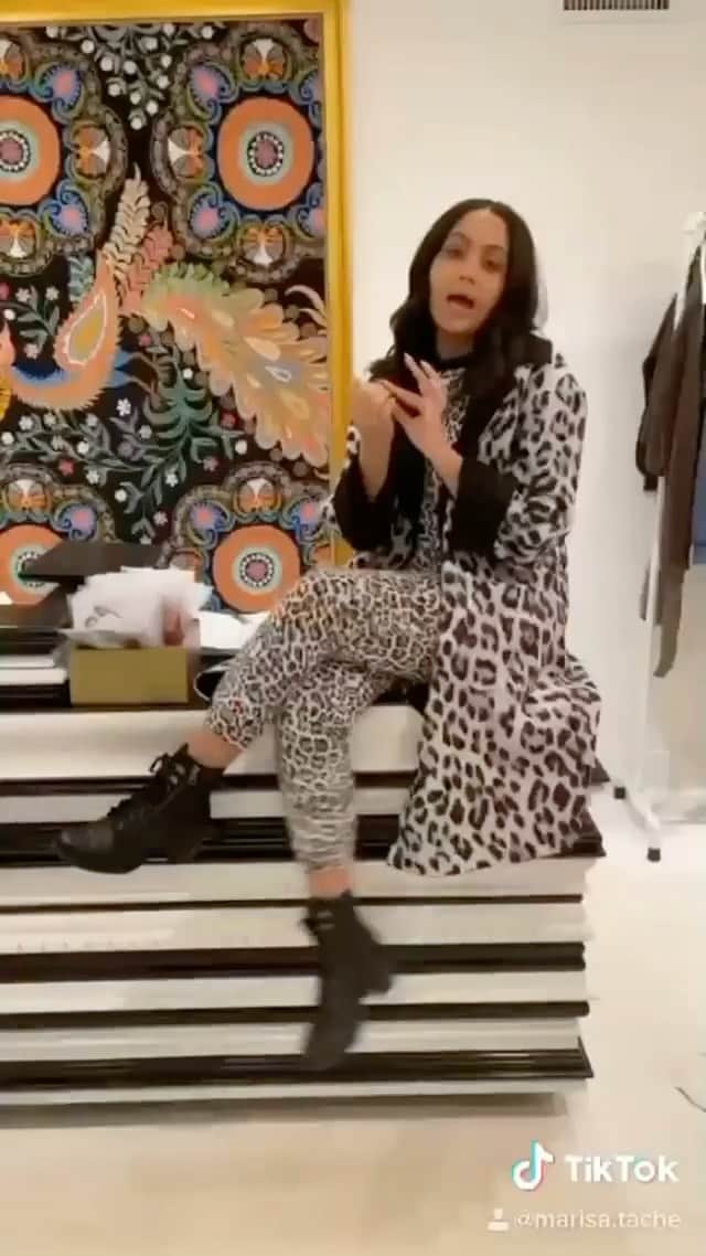 アリス+オリビアのインスタグラム：「Dyinggggggg!!! I love my soho store girls! Thank you for making me cry with laughter!!! (And these looks are all 🔥!!)」