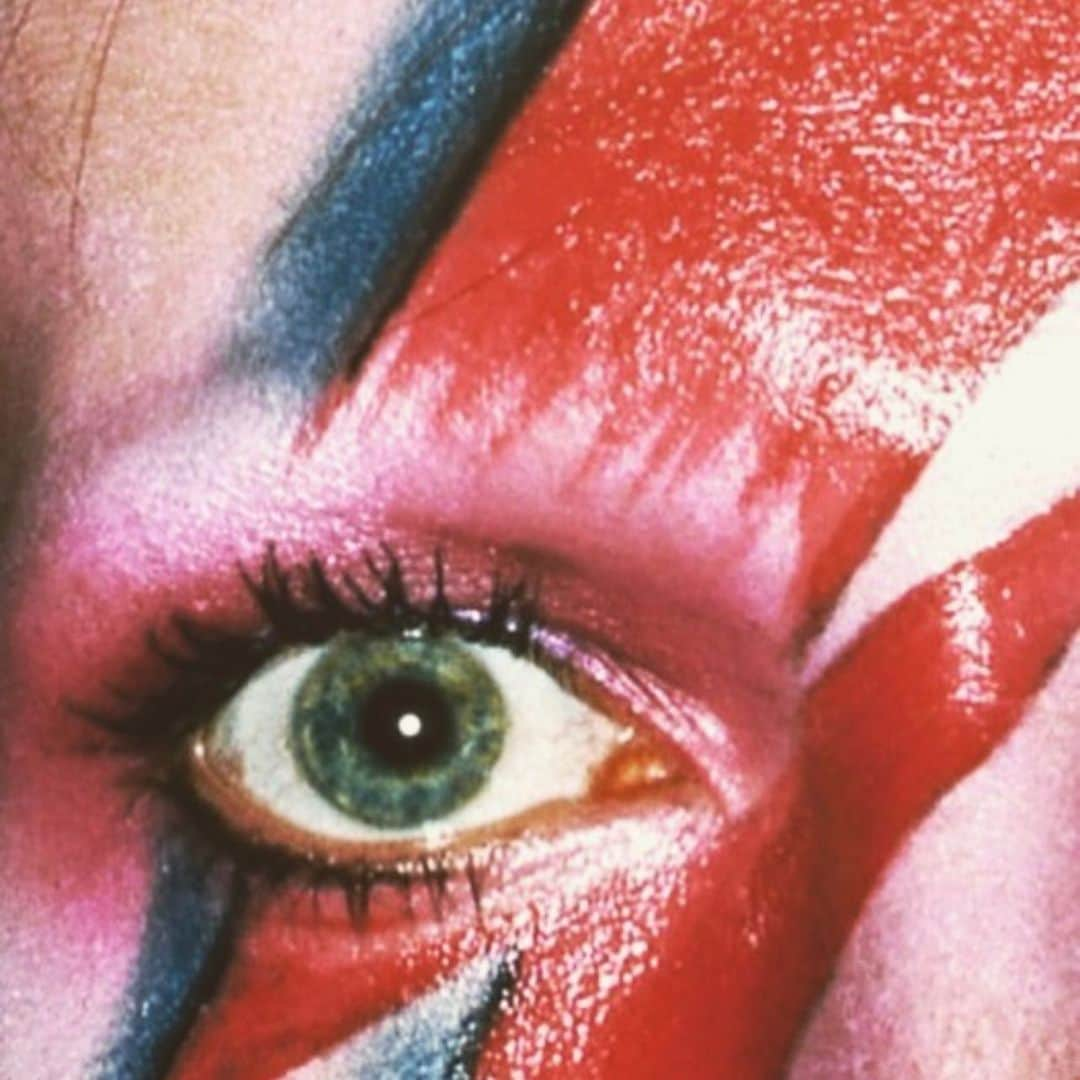 ジー・ヘイルさんのインスタグラム写真 - (ジー・ヘイルInstagram)「Ok! Take Two #bowiecelebration happens tonight...same bat time same bat channel! If you don’t already have your tickets.... follow my link in bio #bowie @rollinglivestudios」1月10日 7時37分 - officiallzzyhale