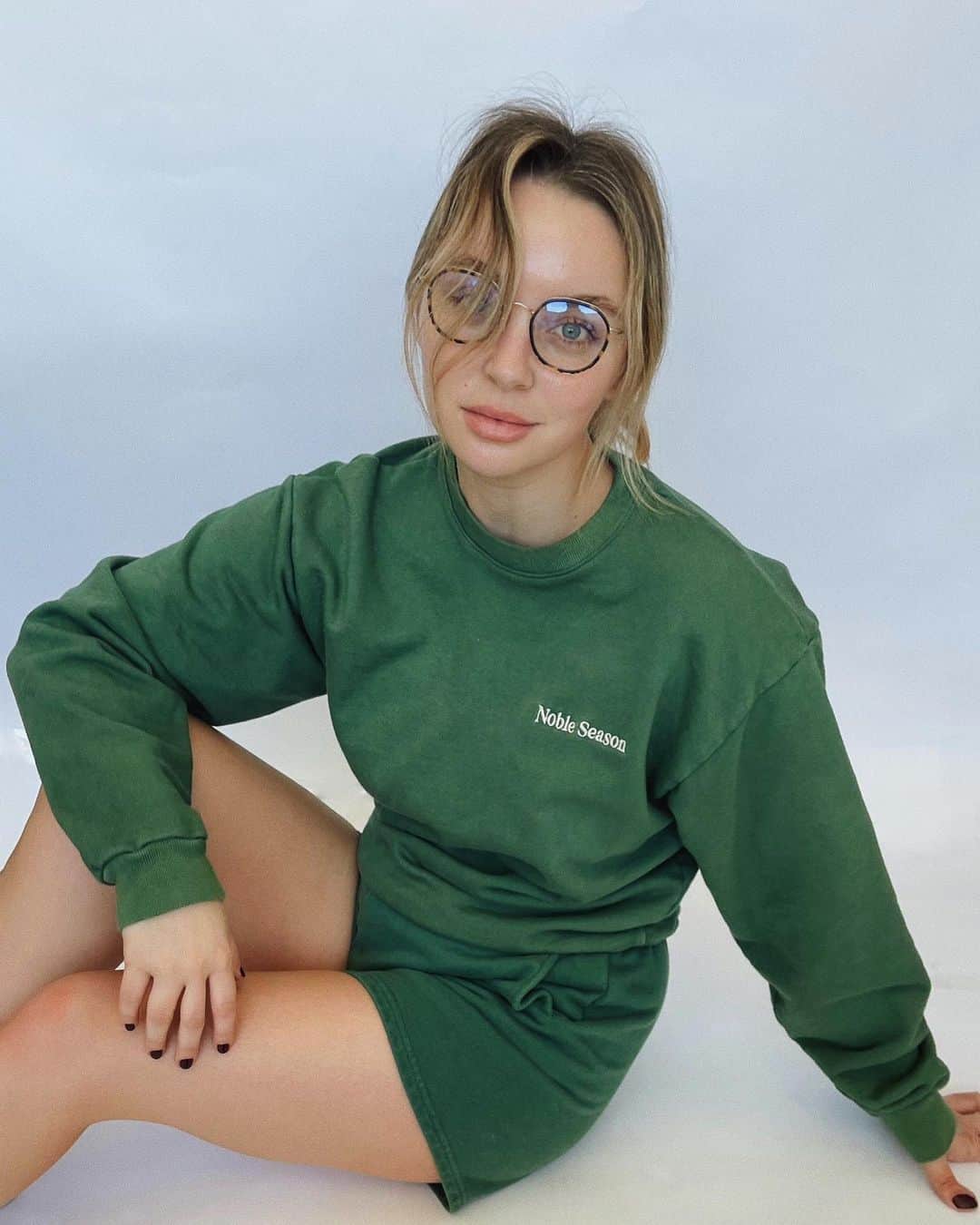 アレクサ・ロジーのインスタグラム：「I love @nobleseason」