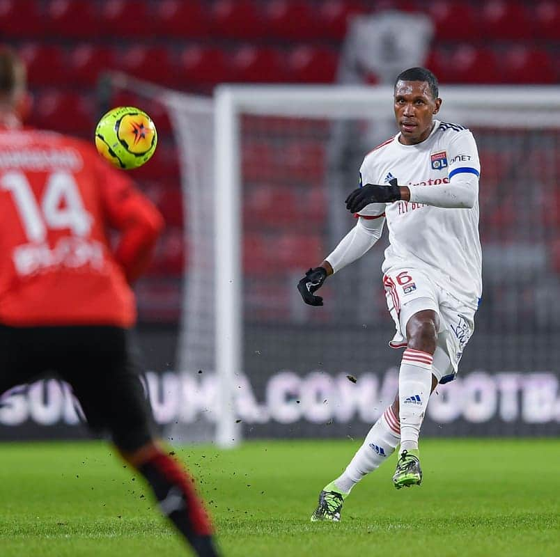 マルセロ・アントニオ・ゲデス・フィリォのインスタグラム：「A very difficult game tonight but we come back home  with 1point let's continue our journey.👊🏾👊🏾👊🏾   @staderennaisfc 2x2 @ol」