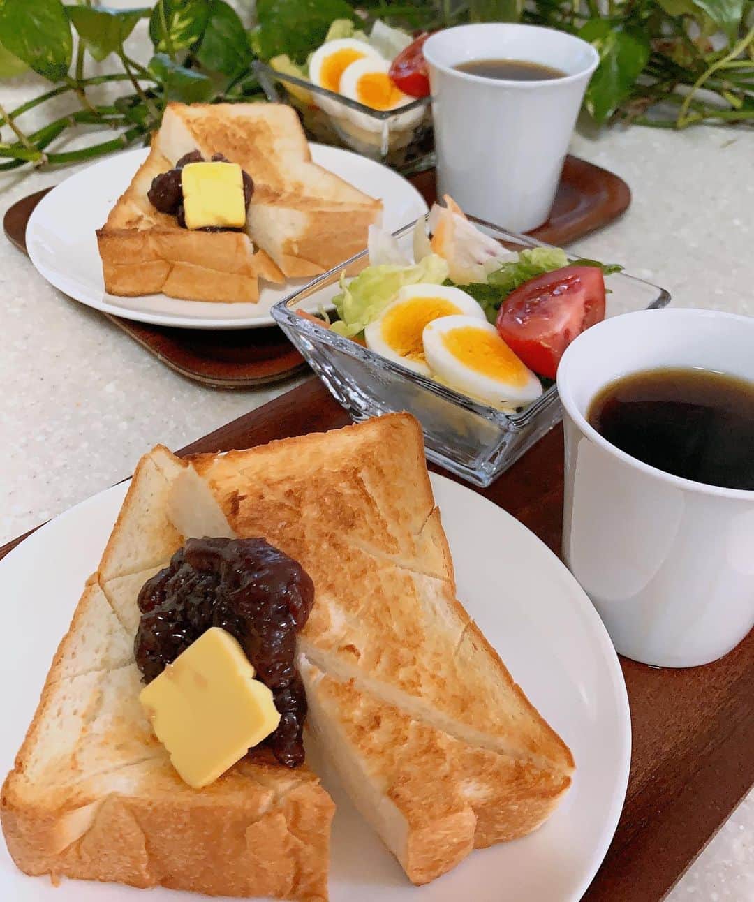 水谷雅子さんのインスタグラム写真 - (水谷雅子Instagram)「#おはようございます #モーニング#朝食 #goodmorning #breakfast  #小倉トースト#サラダ #ホットコーヒー#珈琲 #乃がみ食パン  #水谷雅子#水谷雅子beautybook50の私  名古屋5℃🌤 おはようございます。 冬の朝は寒くて布団から出たくないですよね。 日差しがあっても風がほんと冷たいです。 風邪を引かないよう気をつけて下さいね❣️ よい休日をお過ごしください☺️❤️」1月10日 8時26分 - mizutanimasako