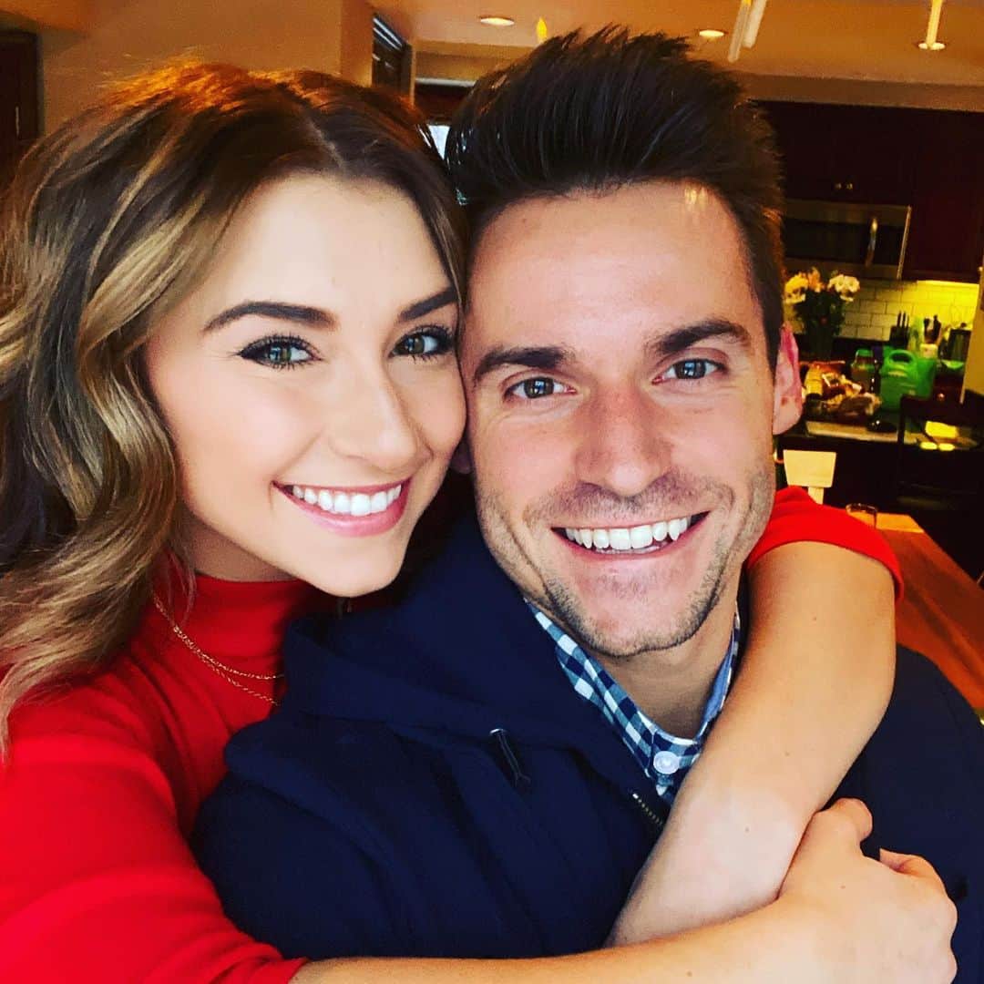 サミュエル・ミクラクのインスタグラム：「Our final anniversary for Jan. 9th. New one starts Dec. 31, 2021! Can’t wait to get married and make this the most memorable year yet 😘」