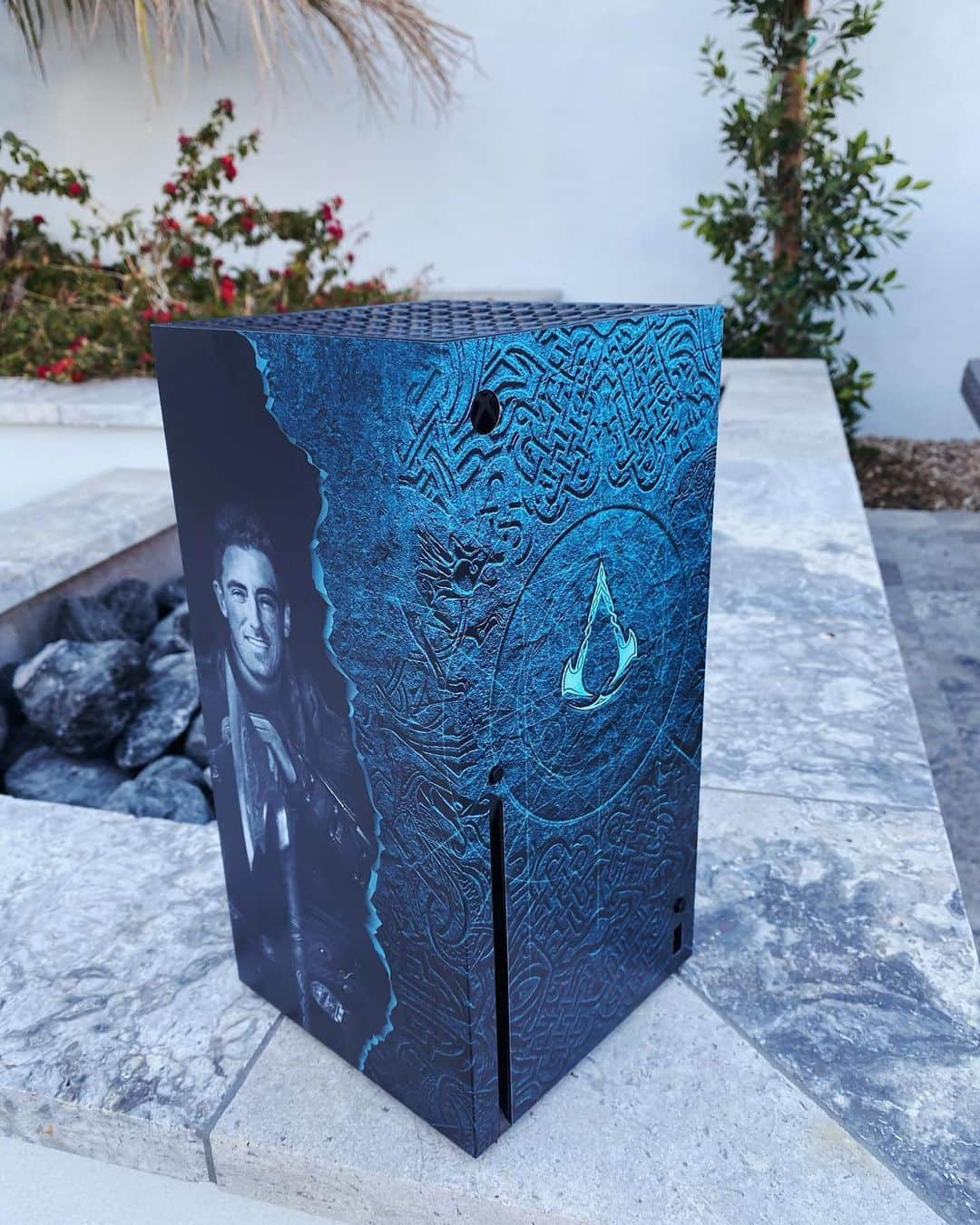 クレイ・ベリンジャーのインスタグラム：「First, I’m a Viking raider in the new @AssassinsCreed_US game. Now, I have the new @Xbox Series X with my face on it. AS A VIKING! Thank you @Ubisoft and @XboxPope for this sick design! Can’t wait to play #AssassinsCreedValhalla.」