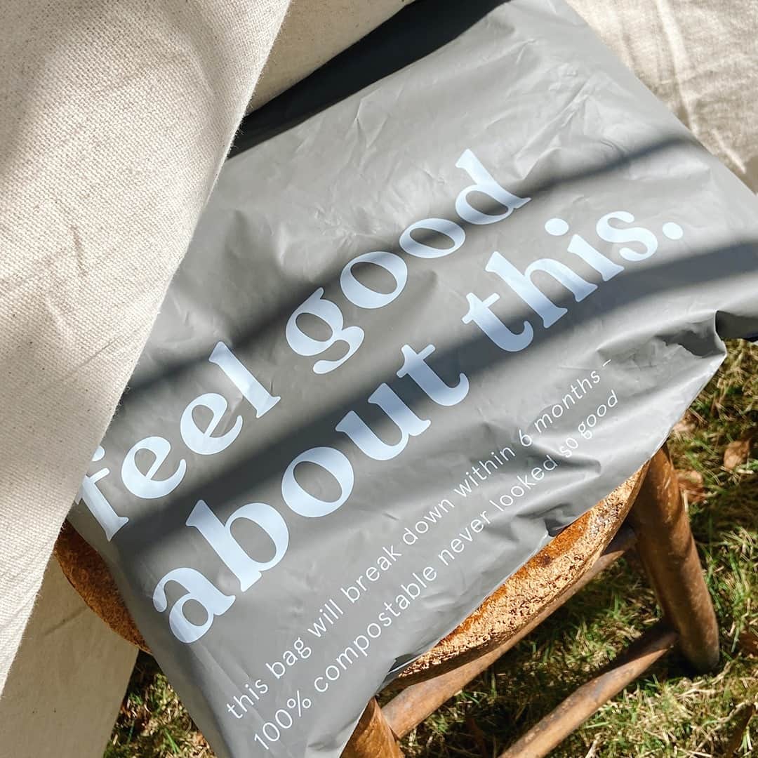 のインスタグラム：「Feel good about this! Our mailers are 100% compostable and breakdown within 6 months.❤️#WeAreAlternative」