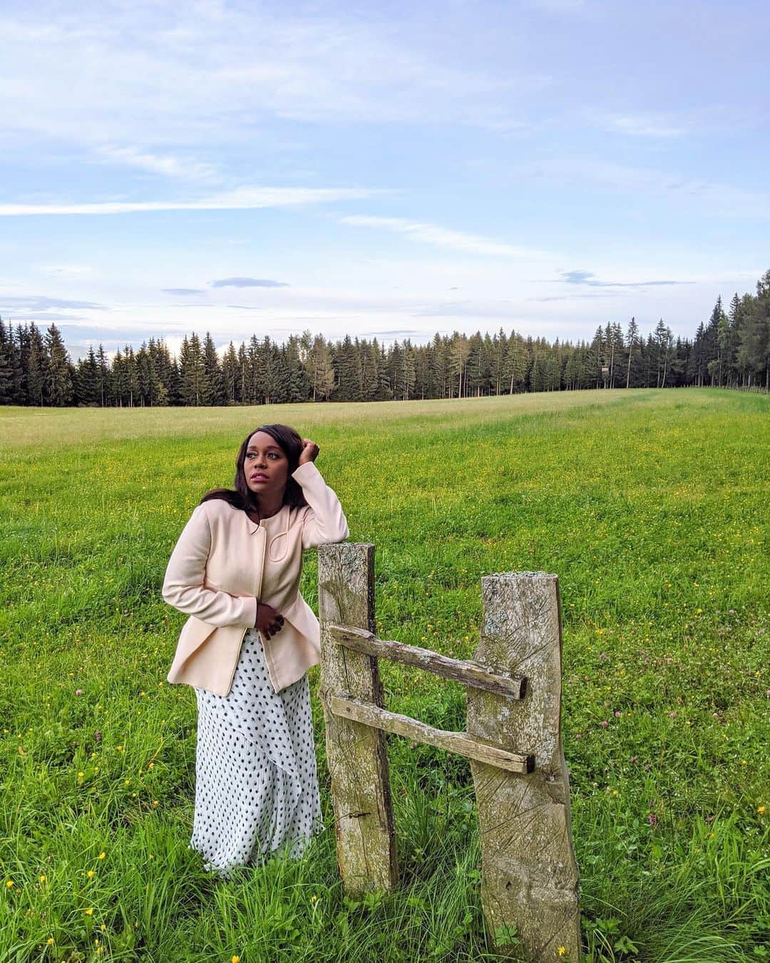 アジャ・ナオミ・キングのインスタグラム：「Standing in my own field of dreams 🌿 . . . 📷: @pauseandrecharge」