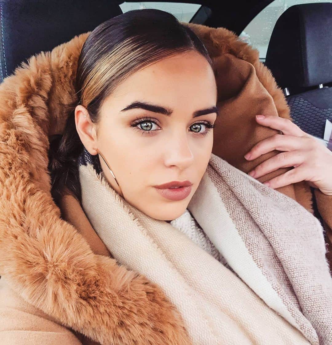 ジョージア・メイ・フットのインスタグラム：「My heart is very full 💜」