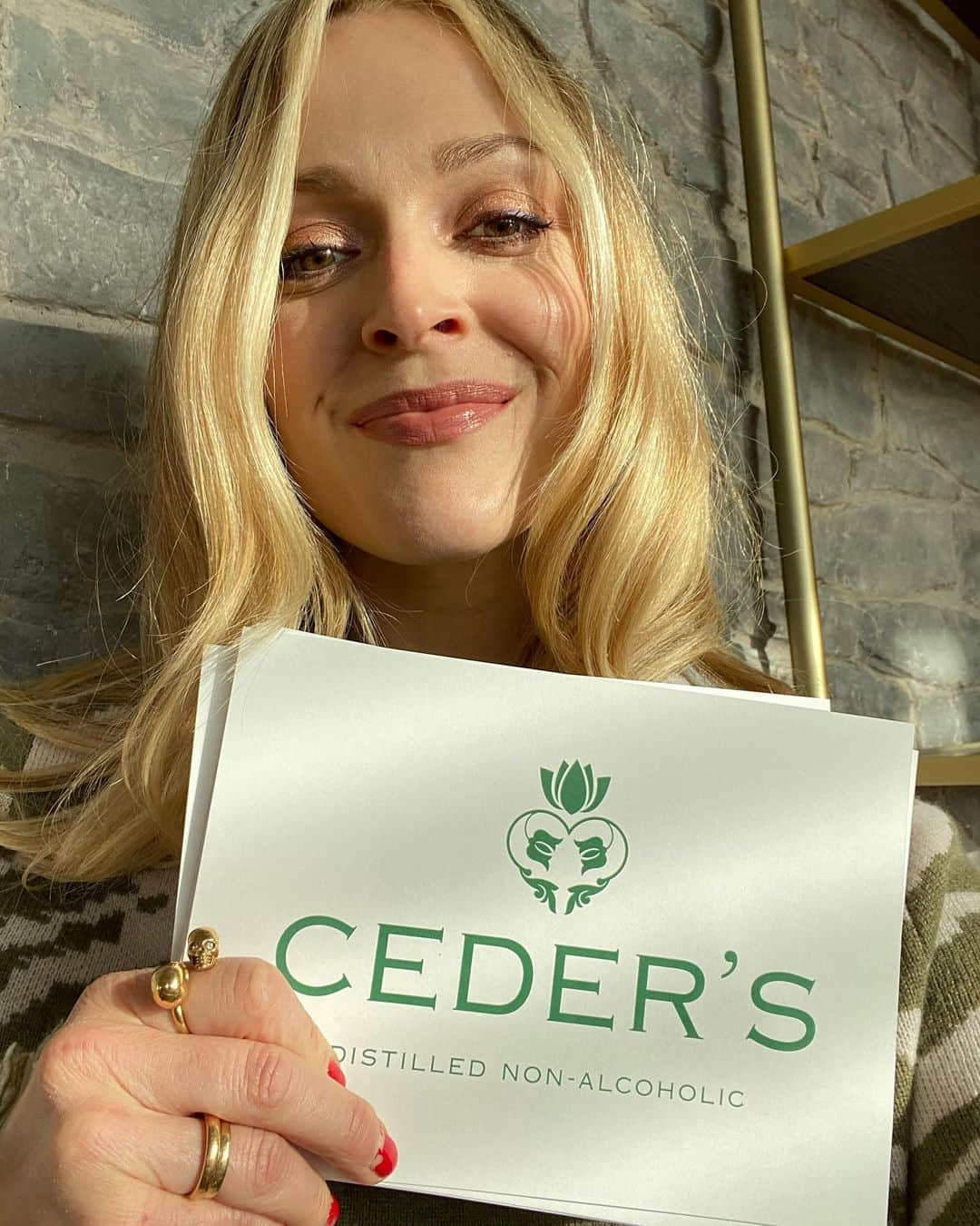 のインスタグラム：「Just finished hosting the @ceders_altgin online wellness retreat which was seriously lovely. Yoga with @catmeffan , chats with @simonepowderly , a sound bath with @jasminehemsley and a mixology master class too! Thank you if you watched and took part. I hope it brought some calm and peace to your day ❤️ #ad」