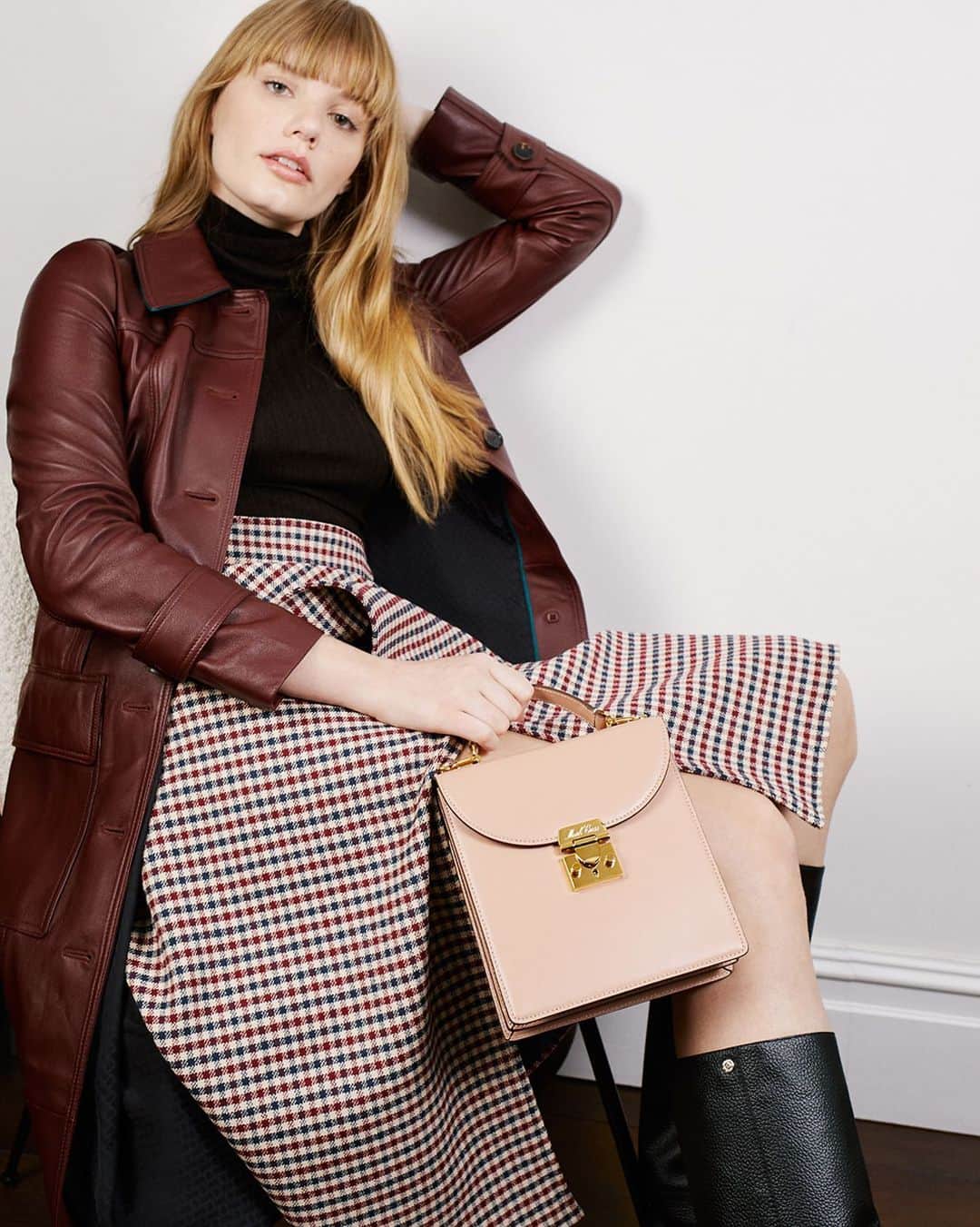 のインスタグラム：「We're keeping things neutral with natural-hued @markcross bags that will match anything and everything we wear this year.   Shop all your favorite Instagram looks, just visit the link in bio」