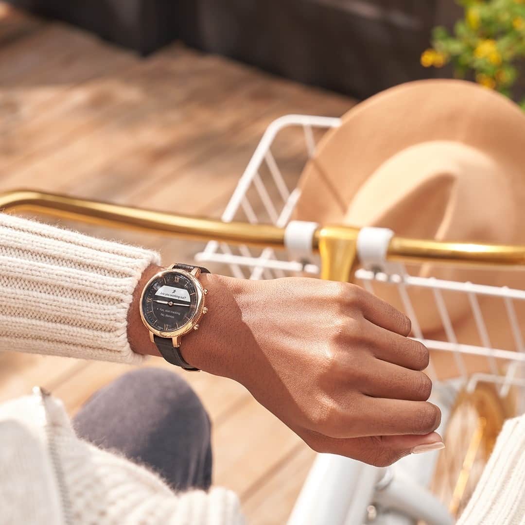 fossilさんのインスタグラム写真 - (fossilInstagram)「With new smart activity tracking, the Monroe Hybrid HR smartwatch makes sure you log every workout, even the ones you don’t mean to count. #FossilSmartwatch」1月10日 0時00分 - fossil