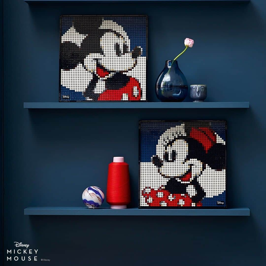 LEGOさんのインスタグラム写真 - (LEGOInstagram)「Recreate 1 of 2 nostalgic cartoon character portraits with Disney’s Mickey Mouse from LEGO Art. Choose between Mickey Mouse or Minnie Mouse, or combine 2 sets to bring the couple together in one big, united build. Download the unique soundtrack to hear the story behind the art as you build. Swipe to see more!  #MickeyMouseArt #MickeyAndMinnie #NostalgicCartoons #LEGOart」1月10日 0時00分 - lego