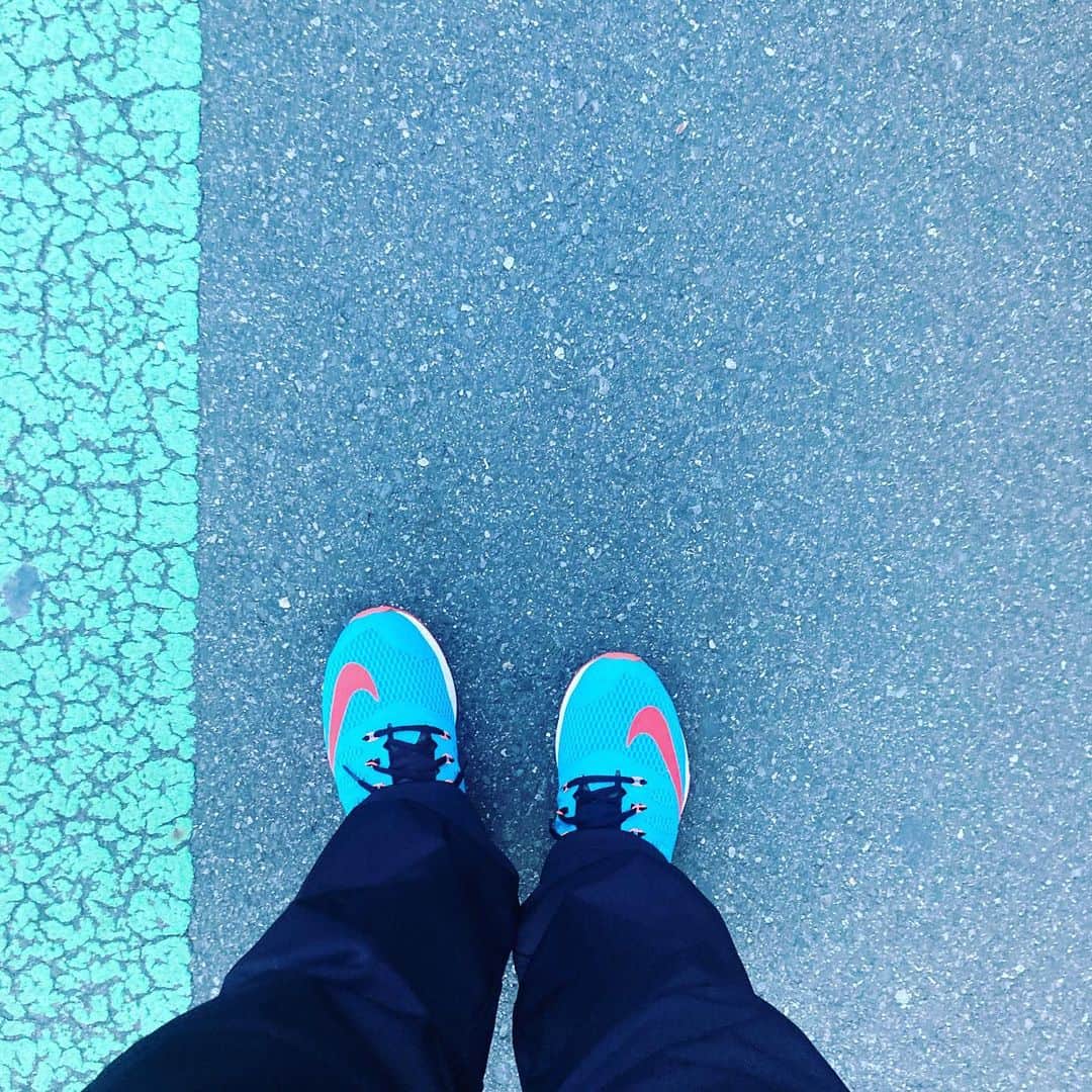 山田義孝のインスタグラム：「🏃🏃🏼‍♂️🏃 走って走ってバスケして 真夜中にカップ焼きそば食べて プラマイ0の日々ですよ。 1月のレコーディングも楽しみだ。」