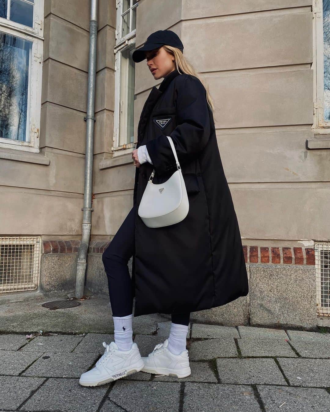 ペニーレ・タイスベックのインスタグラム：「Out for fresh air」