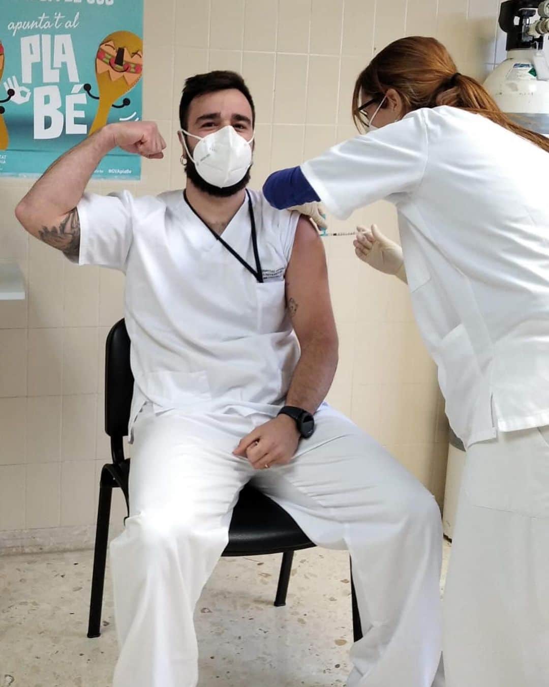 バレンシアCFさんのインスタグラム写真 - (バレンシアCFInstagram)「📰 Empieza la vacunación masiva de personal sanitario en #València 📍  💪🏼 ¡Mucha fuerza y ánimo a tod@s est@s héroes 🆚 #covid_19 💪🏼  #AMUNTValencia #ValenciaCF」1月10日 0時12分 - valenciacf