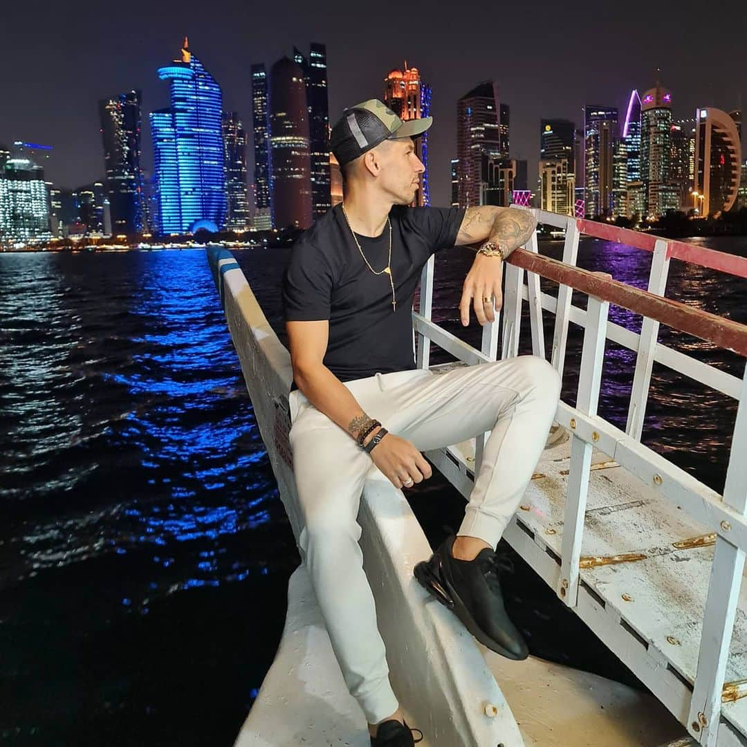 エルナン・ペレスさんのインスタグラム写真 - (エルナン・ペレスInstagram)「night in Qatar #corniche #doha #qatar #boats #love」1月10日 0時17分 - hernan_perez17