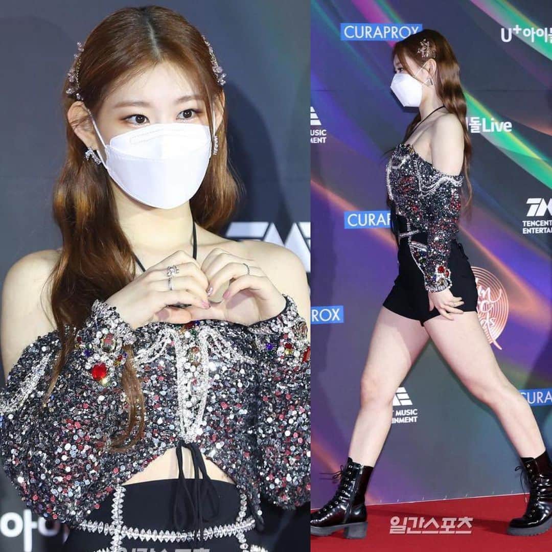 チェリョンのインスタグラム：「gda red carpet 🖤✨」